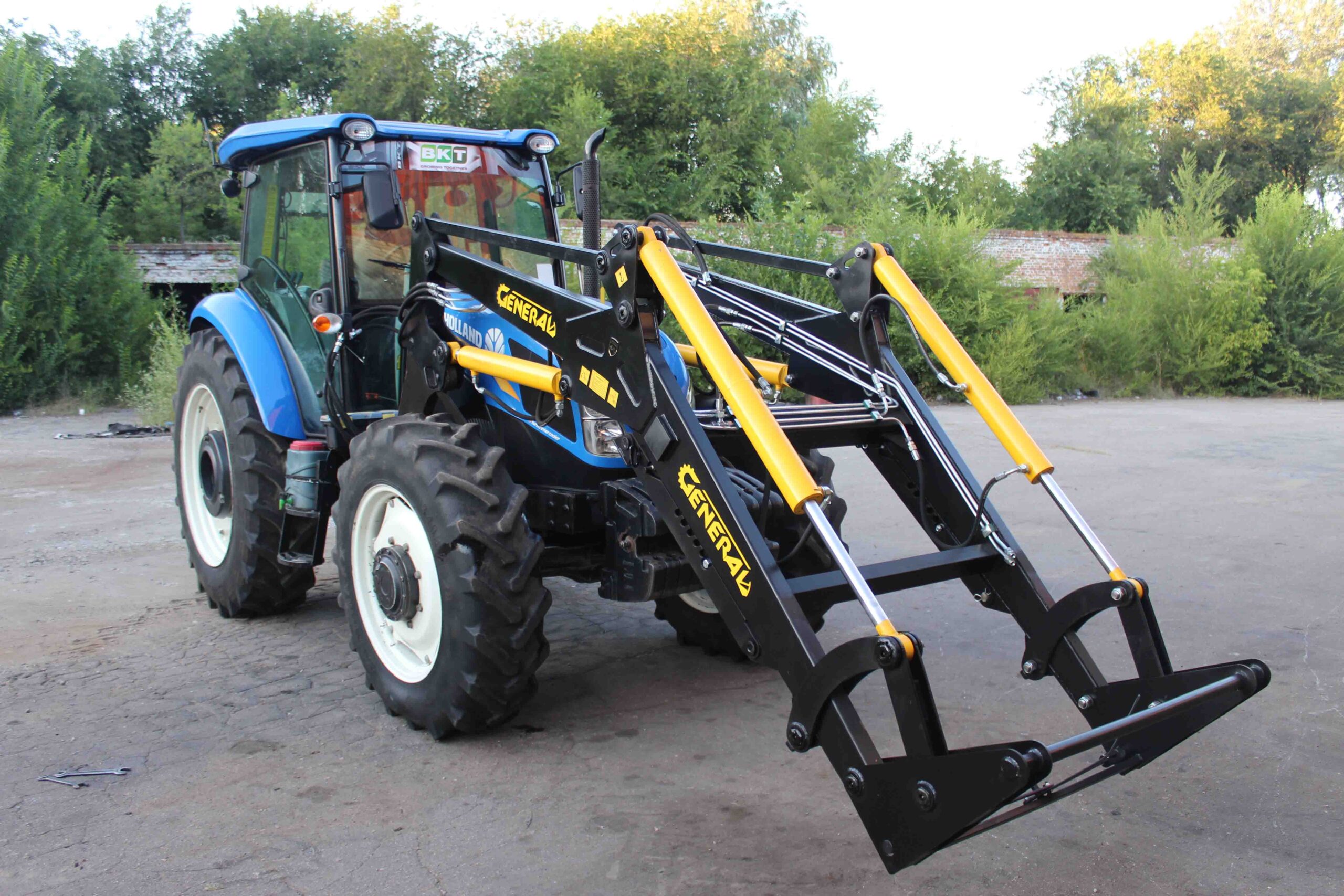 Быстросъемный фронтальный погрузчик КУН GENERAL X на трактор New Holland с ковшом - фото №3 Быстросъемный фронтальный погрузчик КУН GENERAL X на трактор New Holland с ковшом цена