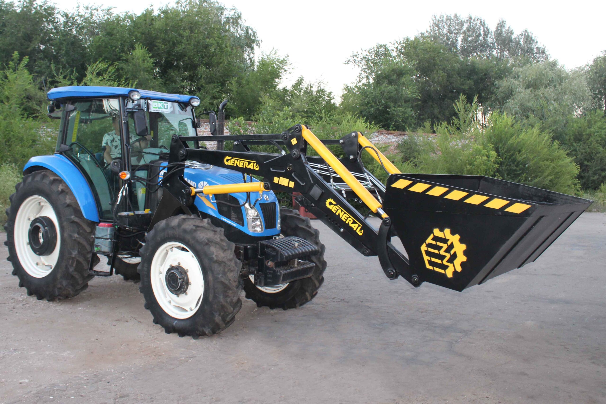 Быстросъемный фронтальный погрузчик КУН GENERAL X на трактор New Holland с ковшом - фото №7 Быстросъемный фронтальный погрузчик КУН GENERAL X на трактор New Holland с ковшом - фото №7
